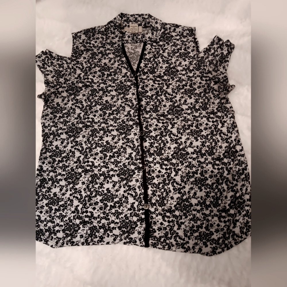 Diana Belle Cold Shoulder short Sleeve V-neck Blouse Black and white floral L